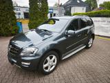 Mercedes-Benz ML 300 CDI BlueEfficiency 4Matic Edition - graue Mercedes-Benz ML 300