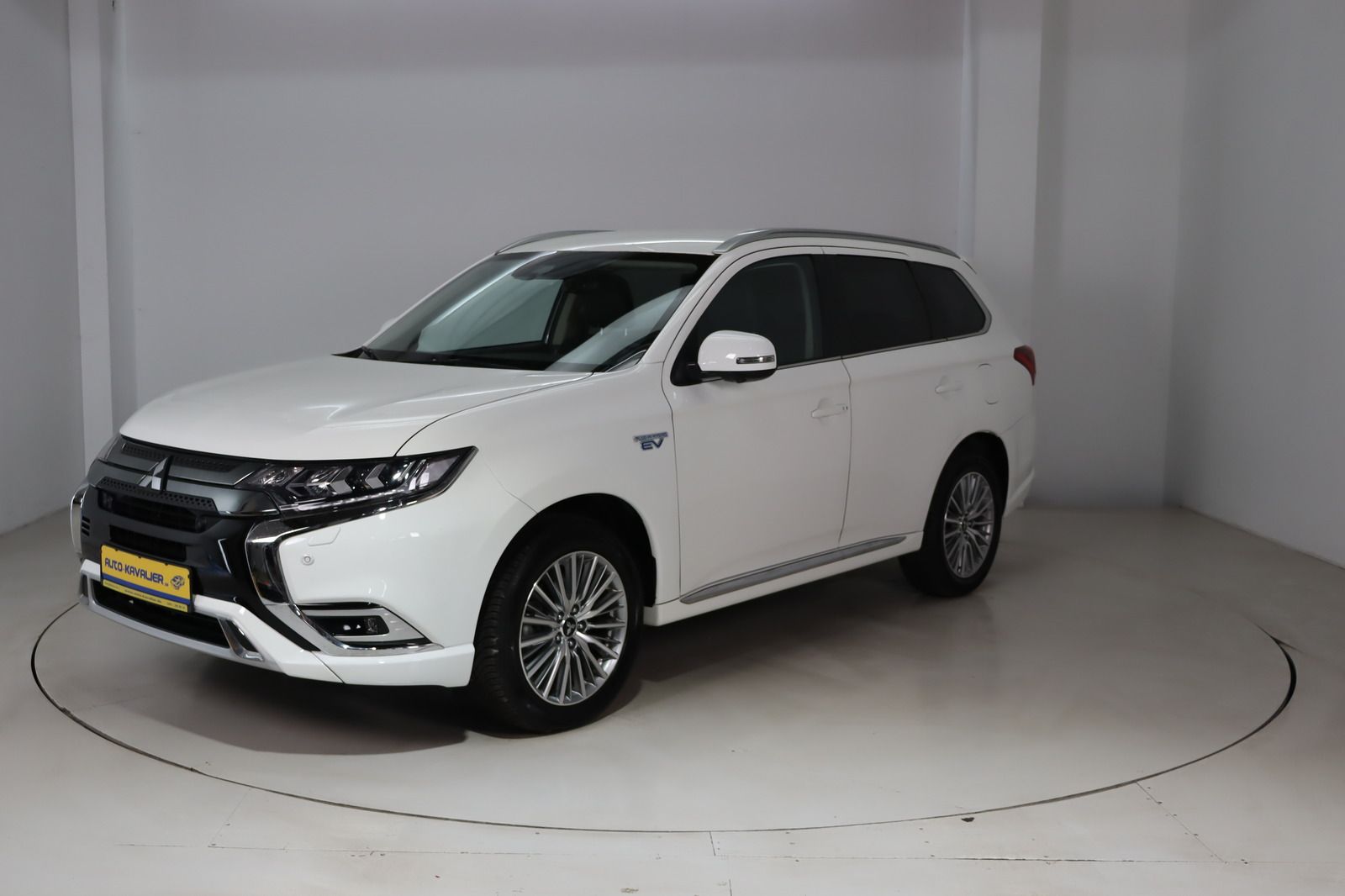 Fahrzeugabbildung Mitsubishi Outlander PHEV 2.4 Plus 4WD
