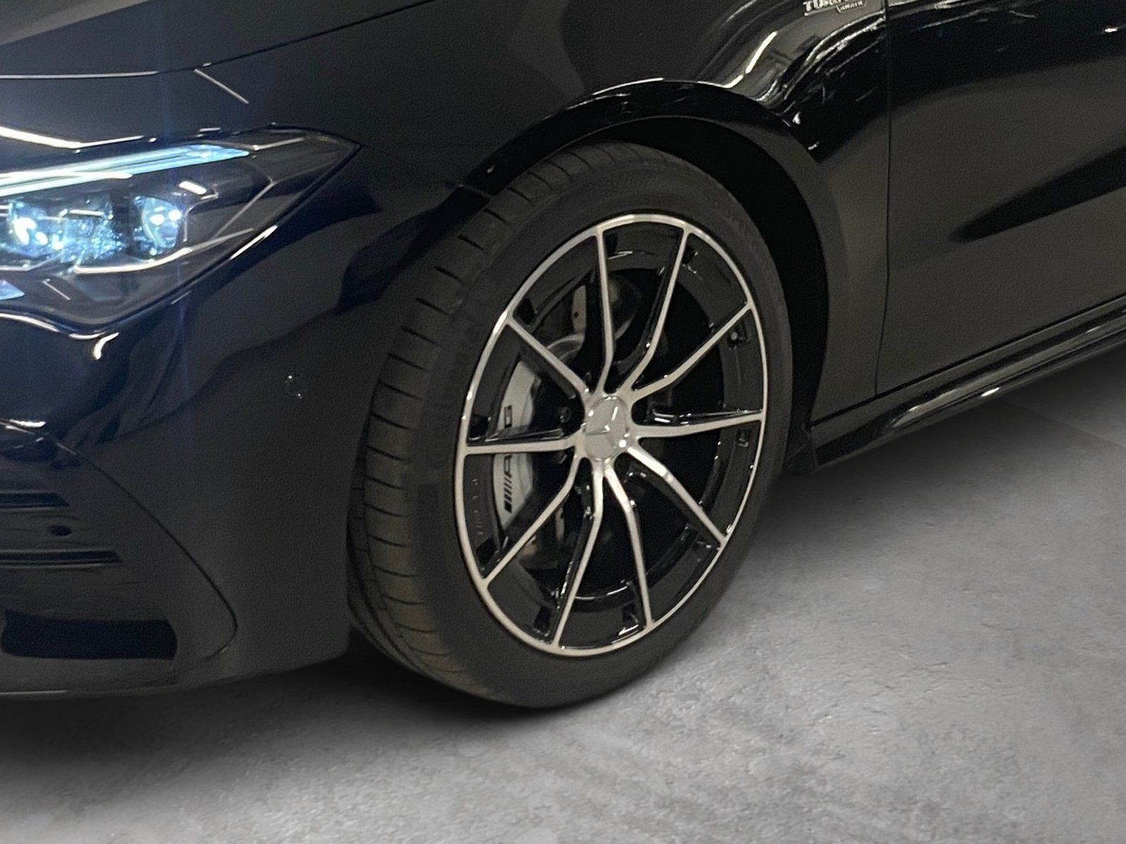 Fahrzeugabbildung Mercedes-Benz CLA 35 4M AMG Premium*Pano*Distro*Totwink*MBeam*