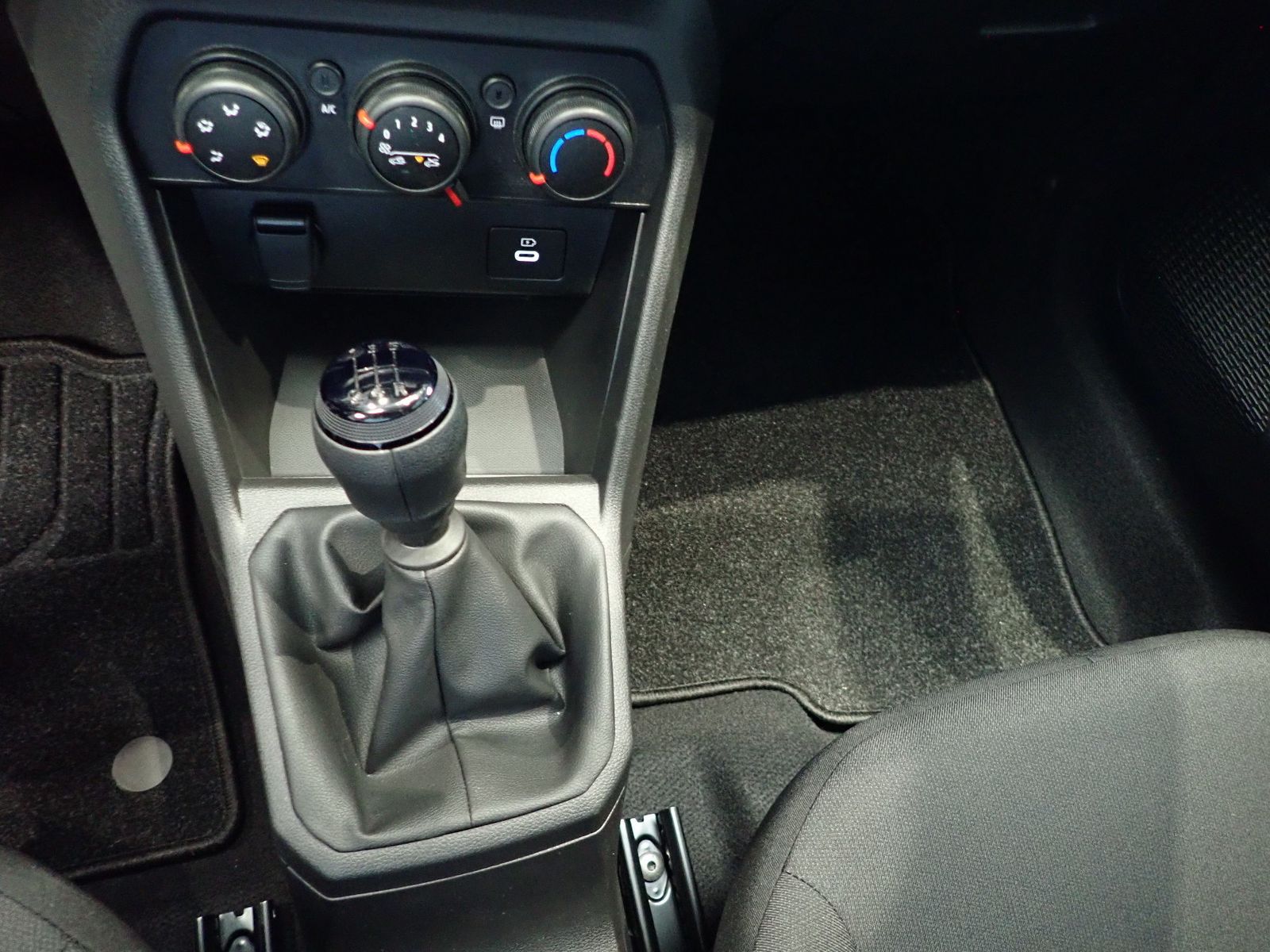 Fahrzeugabbildung Dacia Sandero Essential SCe 65/EPH/FH/KLIMA