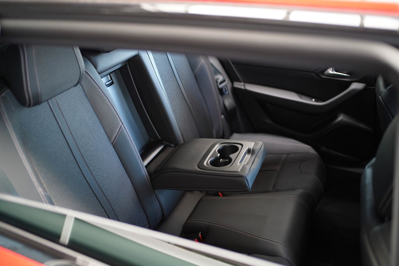 Fahrzeugabbildung Peugeot 508 SW Plug In Hybrid 225 e-EAT8 Automatik DAB