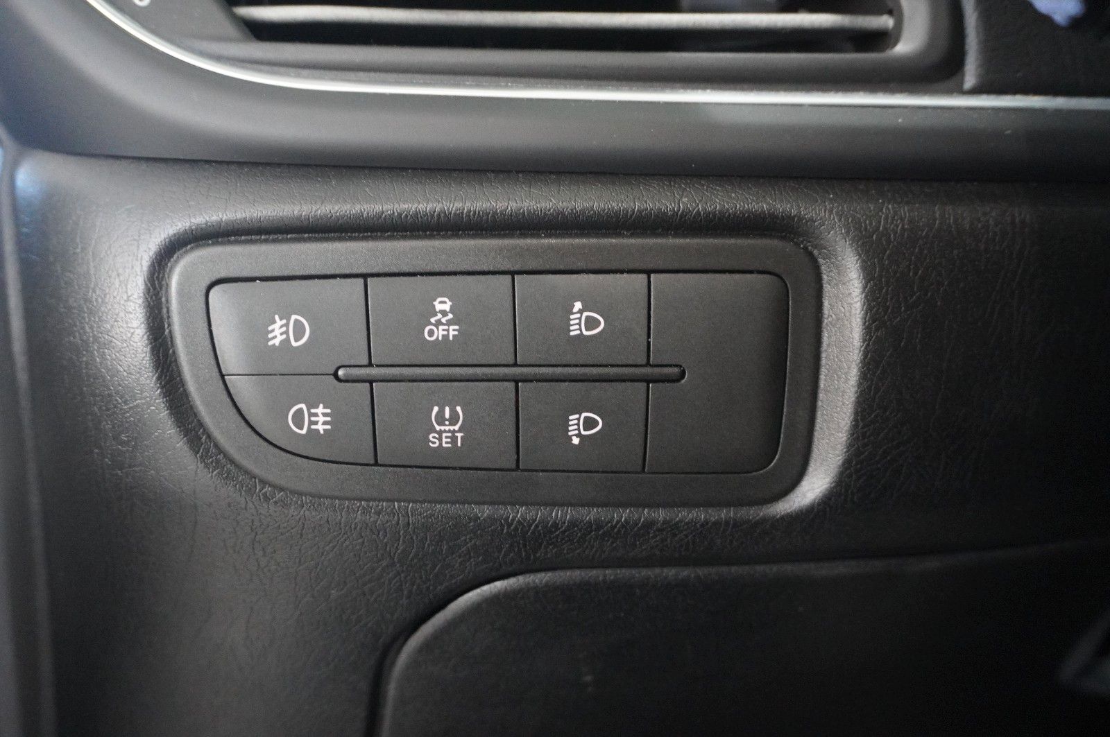 Fahrzeugabbildung Fiat Tipo 1.6D LIM. LOUNGE NAVI/LED/KAMERA/SHZ/TEMP.