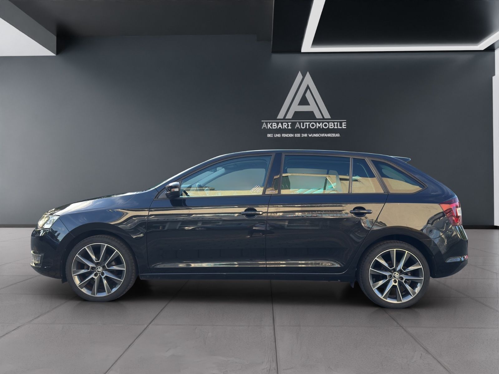 Fahrzeugabbildung SKODA Rapid Spaceback Edition*Pano*TÜV*Neu*2.Hand*