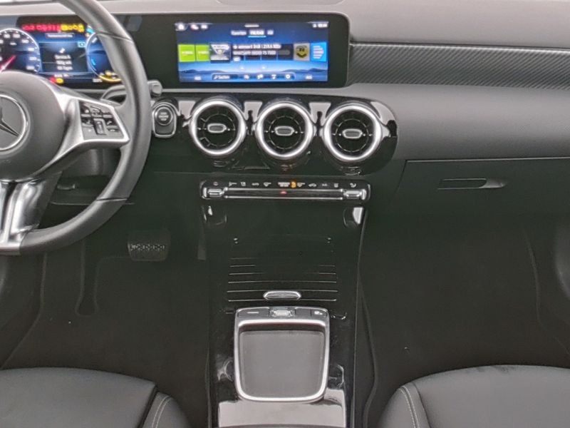 Fahrzeugabbildung Mercedes-Benz A 250 e PROGRESSIVE*AHK*APPLE-CARPLAY*TOTWINKEL