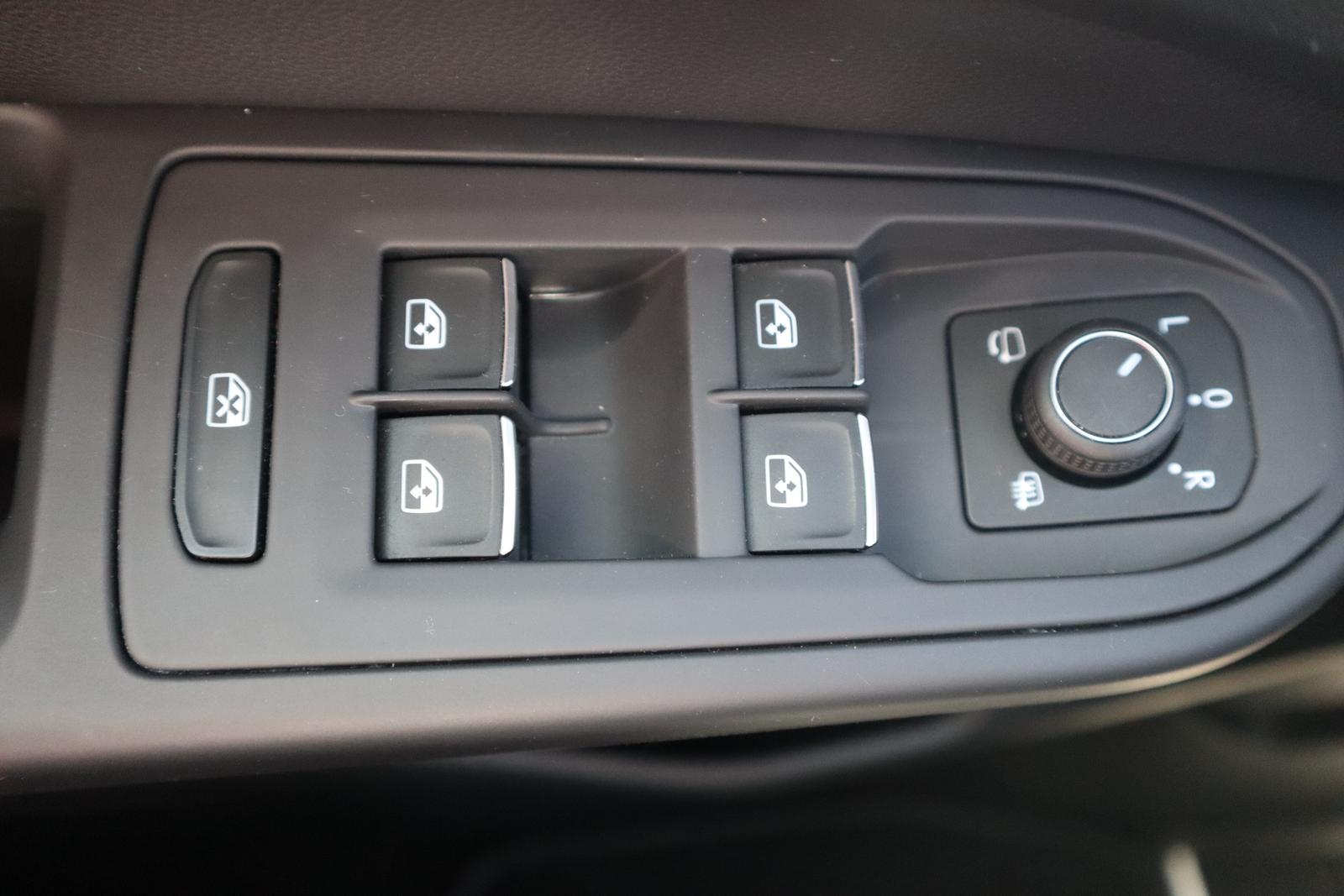 Volkswagen Golf VIII 1.5 eTSI Goal LED Navi ACC Sitzheizung, миниатюра 18