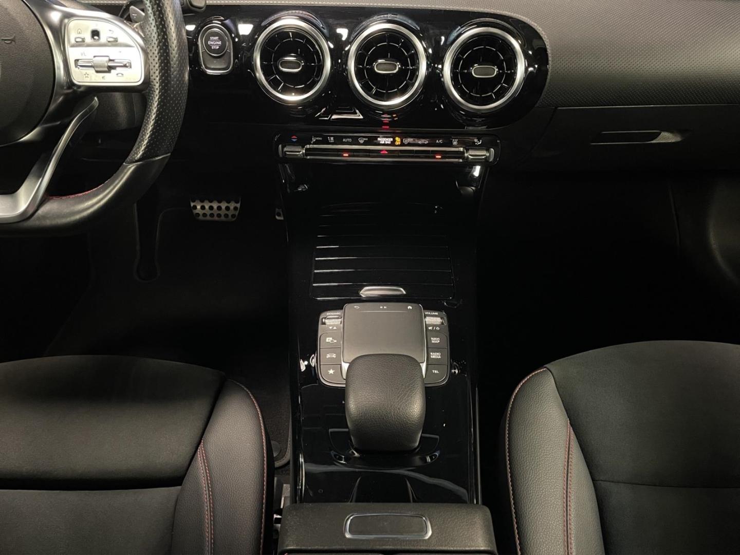 Mercedes-Benz A 250 e AMG*AHK*PANO*RFK*NAVI*LED