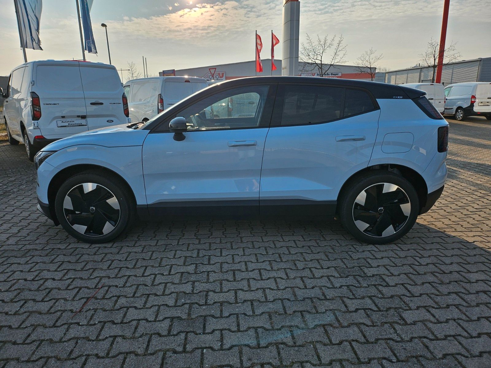 Fahrzeugabbildung Volvo EX30 Plus 2WD Pure Electric