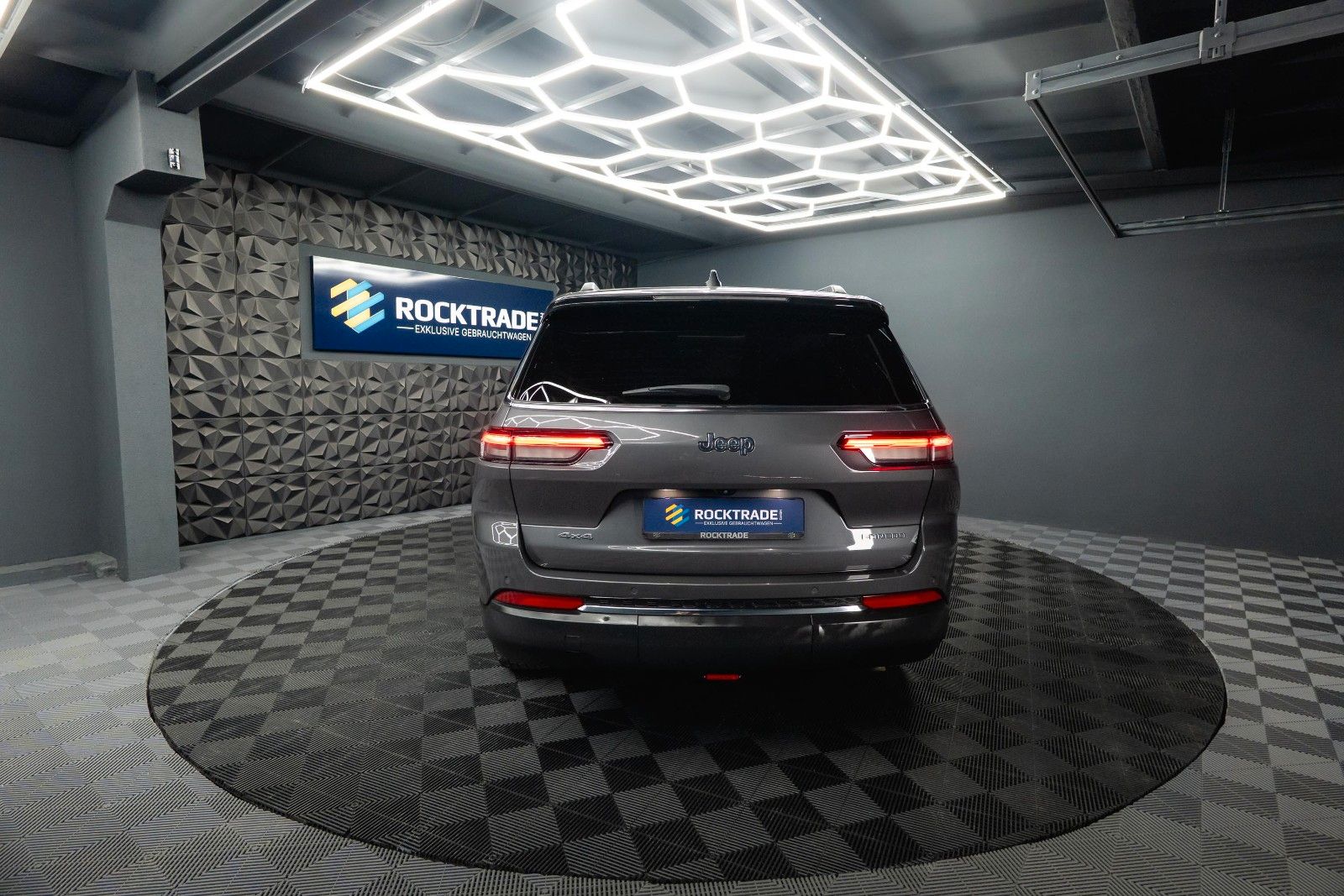 Fahrzeugabbildung Jeep Grand Cherokee 3.6 4x4 LAREDO L ACC Kamera 19%