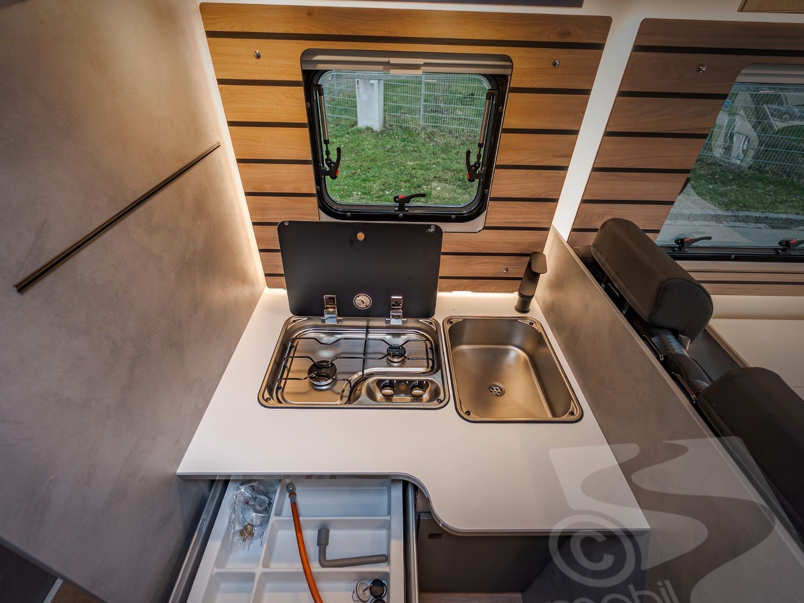 Fahrzeugabbildung Crosscamp EXPDN 7.4 E Peugeot Automatik