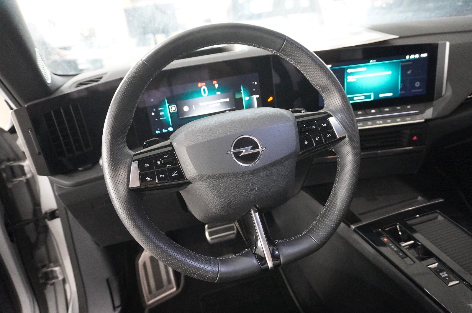 Fahrzeugabbildung Opel Astra L Lim. 1.6 HYBRID GS SPORT NAVI/360°/SPORT