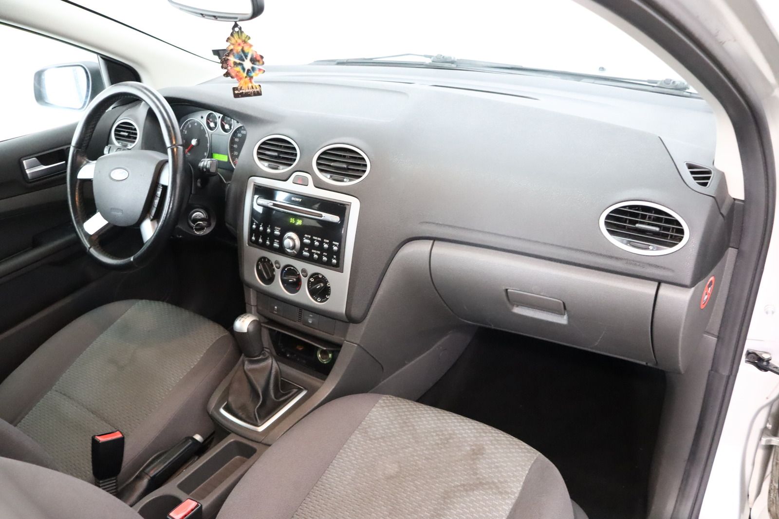 Fahrzeugabbildung Ford Focus 1.6 Ambiente HU/AU 05.26