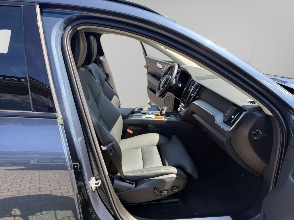 VOLVO XC60 T6 AWD Plug-in Hybrid Plus Dark 360° VOLVO XC60 T6 AWD Plug-in Hybrid Plus Dark 360°
