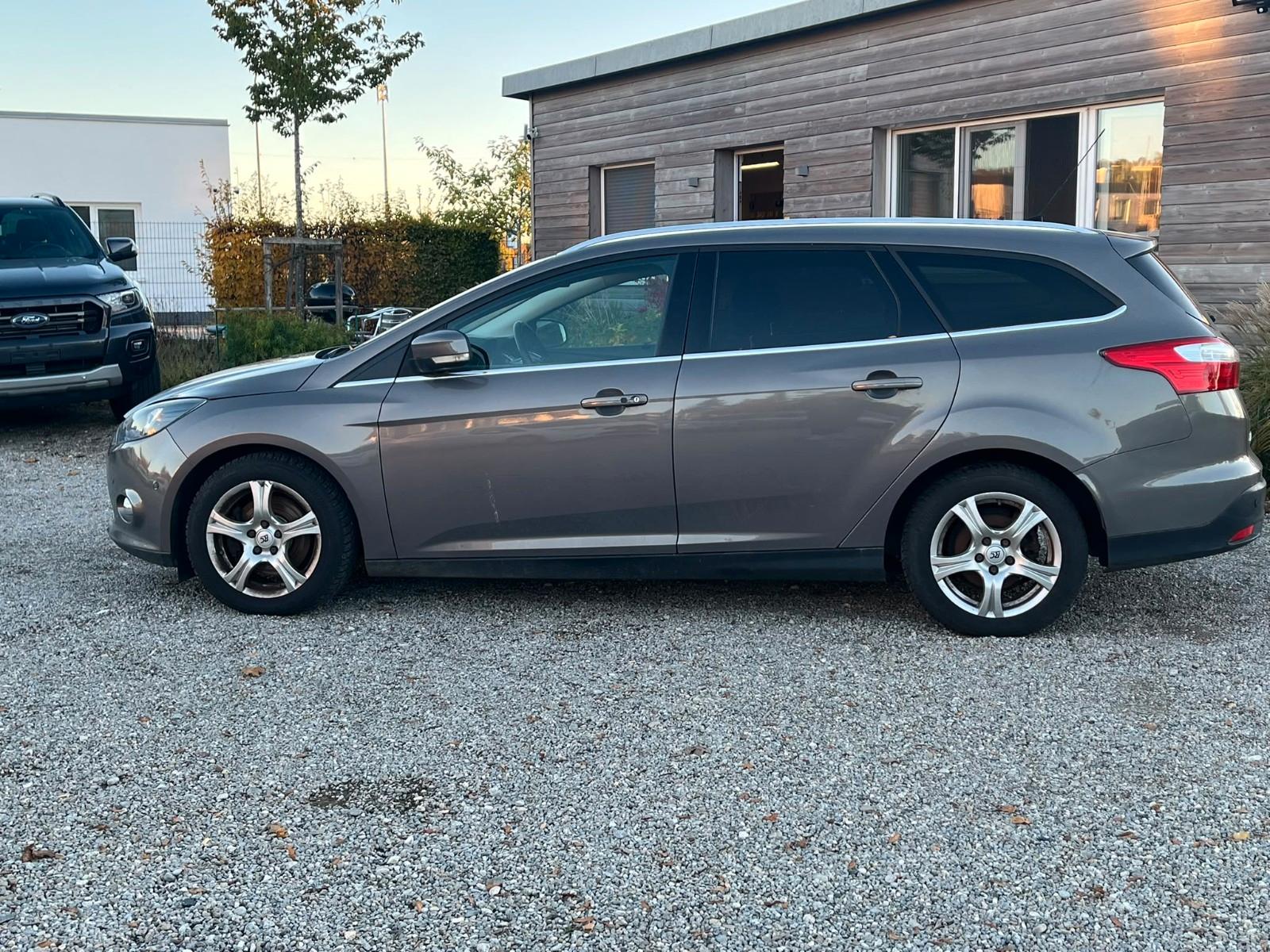 Ford Focus 2013 — photo 8