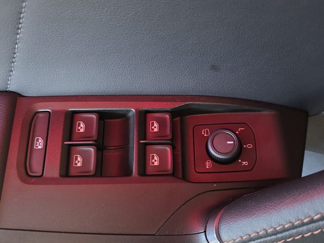 Leon 1.5 eTSI DSG*KAMERA*NAVI*AMBIENTE*