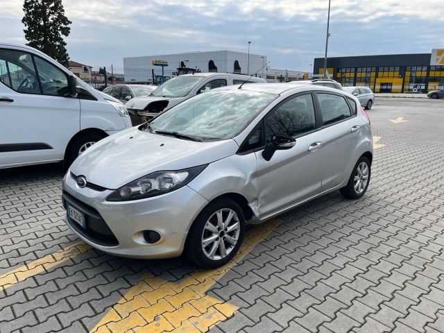 Ford Fiesta 1.4 TDCi 5p. Ghia danneggiata