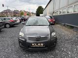 Toyota Avensis 1.8 Executive Liftback - Toyota Avensis: Liftback