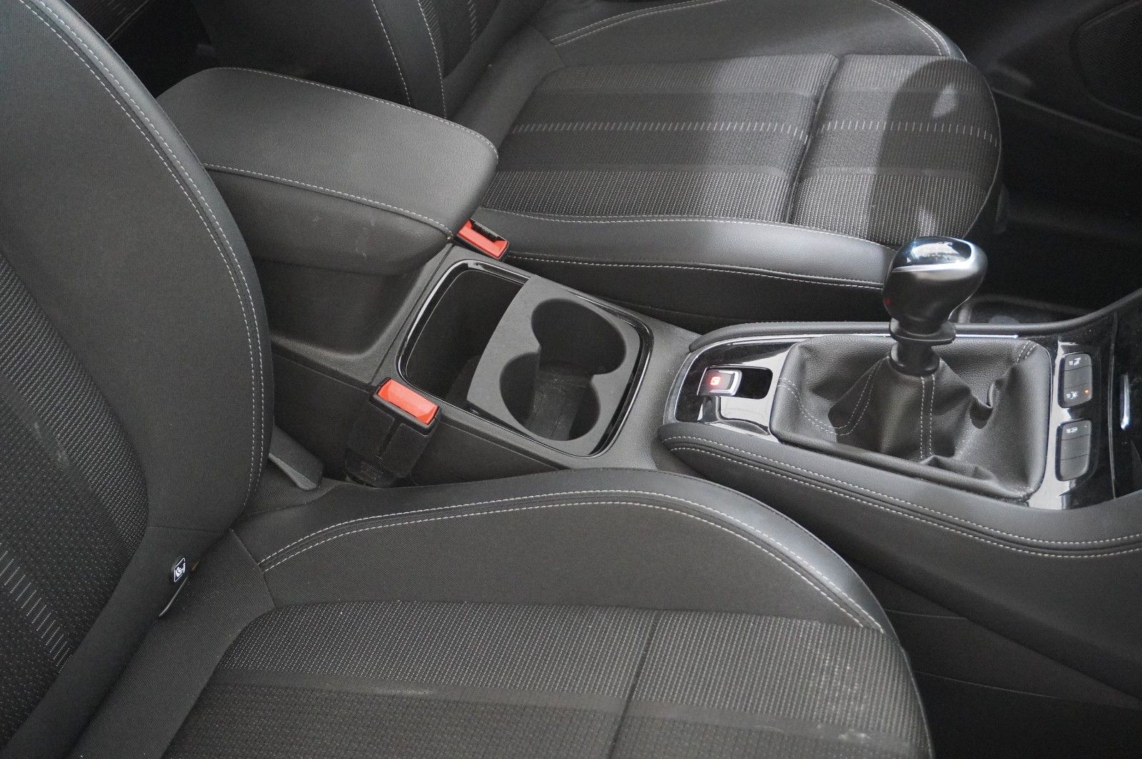 Fahrzeugabbildung Opel Grandland (X) 1.2T GS SPORT NAVI/LED/VIRT./DAB+