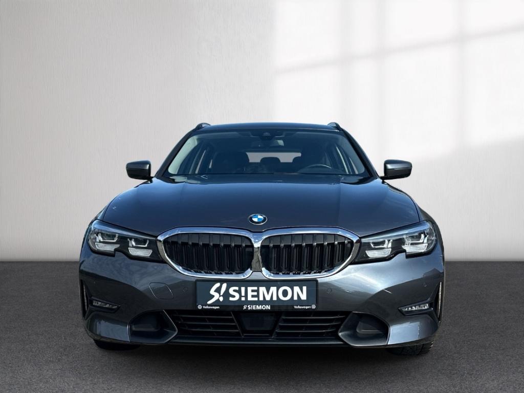 BMW 320 iA Touring SportLine ACC LED SHZ Navi PDCv+h