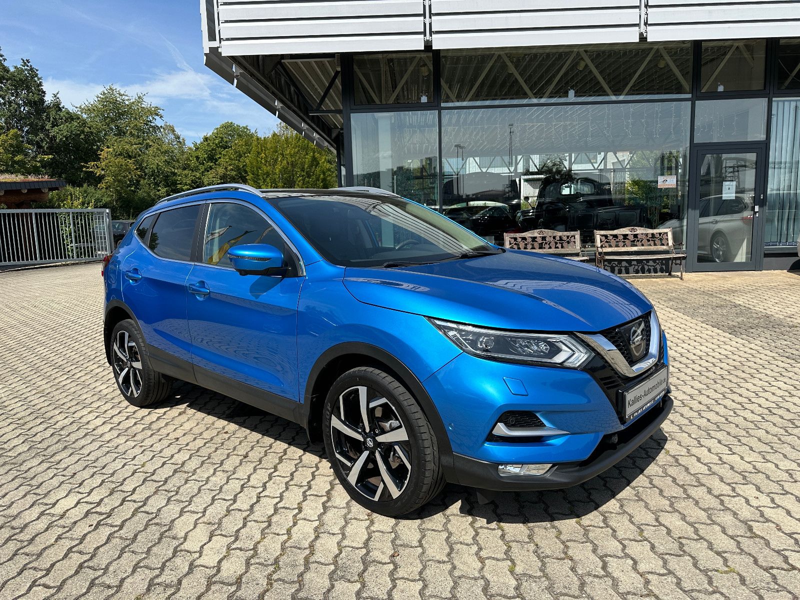 Fahrzeugabbildung Nissan Qashqai 1.2 Tekna  T.LEDER+360+SHZ+NAV+PANO