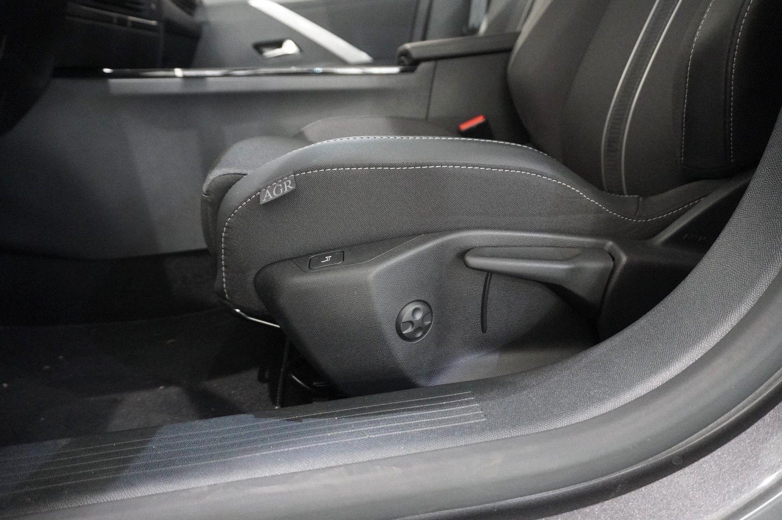 Fahrzeugabbildung Opel Astra L Lim. 1.2T GS LINE NAVI/LED/360°/HUD/DAB+