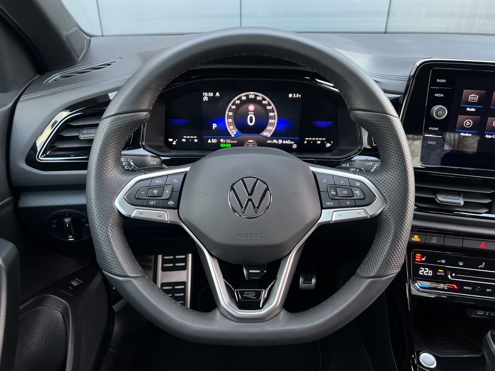 Fahrzeugabbildung Volkswagen T-Roc R-Line 1.5 TSI DSG *AHK,LED,BlackStyle,PDC