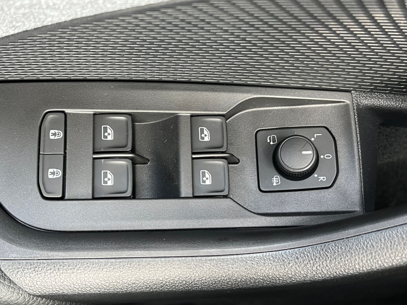Fahrzeugabbildung SKODA Octavia Combi TOUR 2.0 TDI DSG *AHK, Travel Assi
