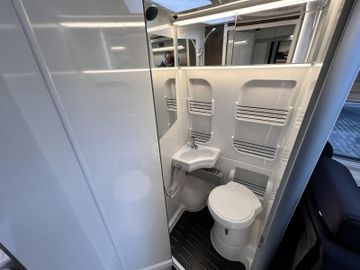 Westfalia Sven Hedin LIMITED 177PS Markise ACC Winterpaket