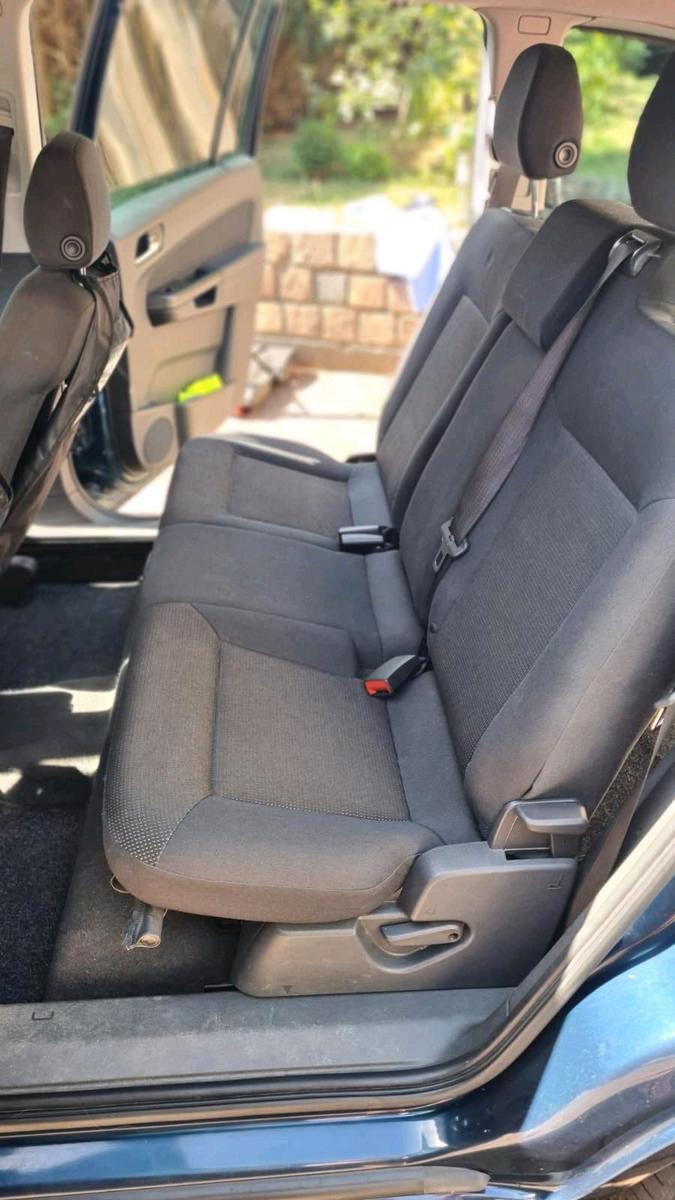 Opel Zafira 2012 — photo 12