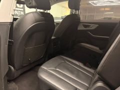 AUDI Q8 55 TFSI quattro LENKRAD-,SITZHZG AHK HEADUP