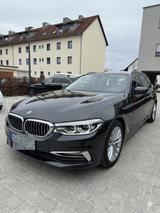 BMW 540i xDrive Touring  - graue BMW 540