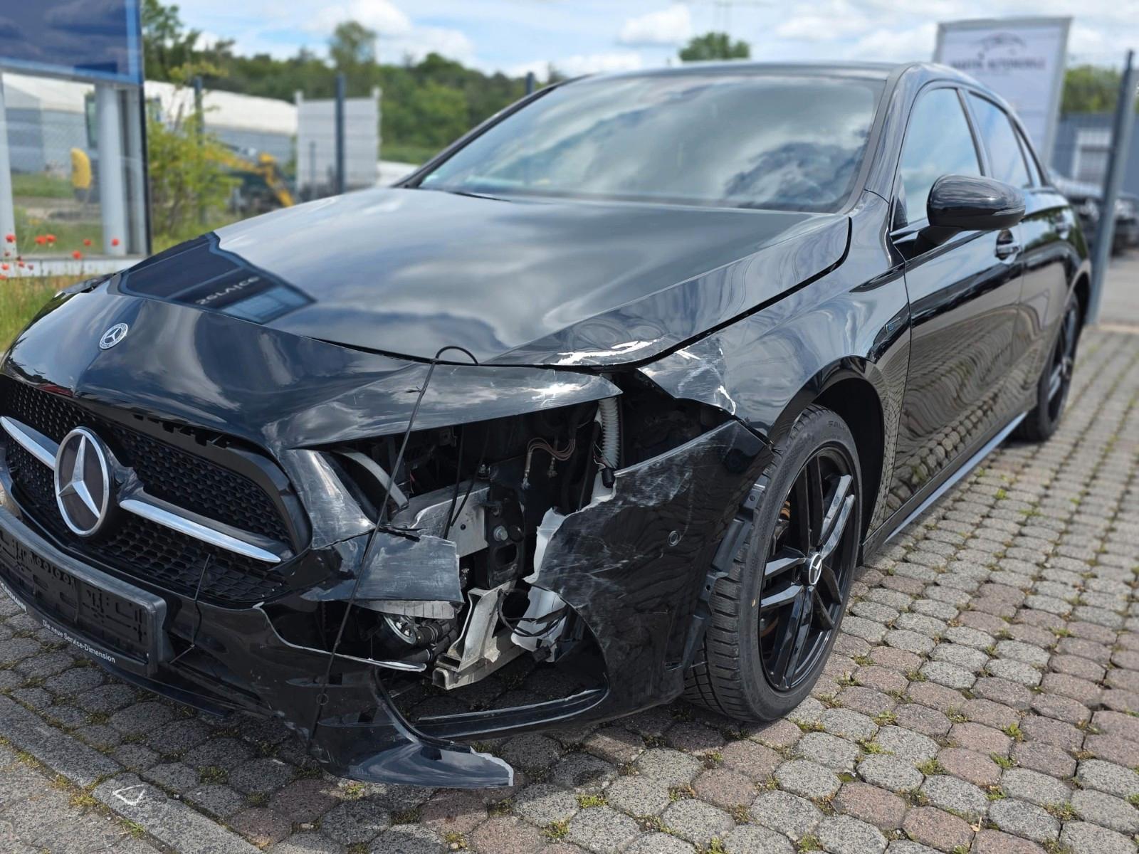 Mercedes-Benz A 250 e Edition ,AMG Line,LED,Navi