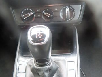 Fotografie 13 des Skoda Fabia Ambition 1.0 MPi Bluetooth SmartLink Touch