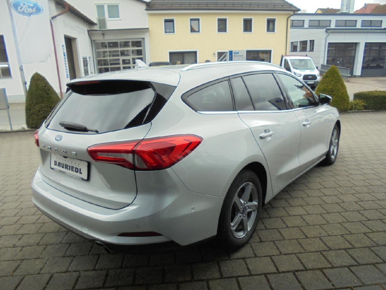 Ford Focus Turn. Cool & Connect [Navi WP ACC LED]