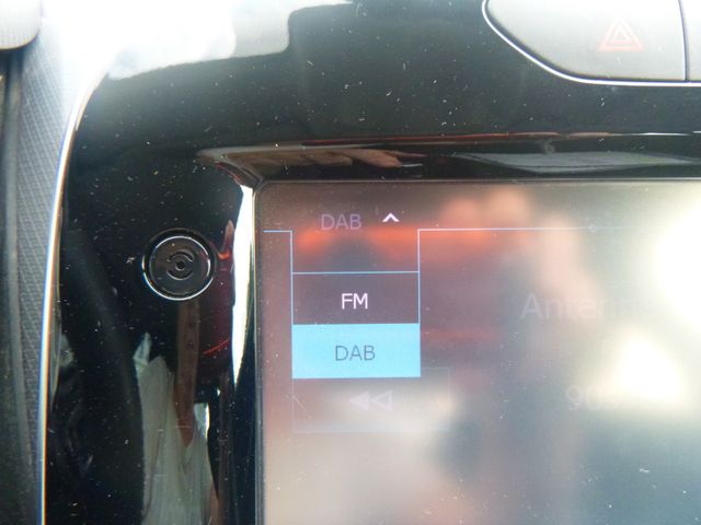 Fahrzeugabbildung Renault Clio IV Life >Navigation<