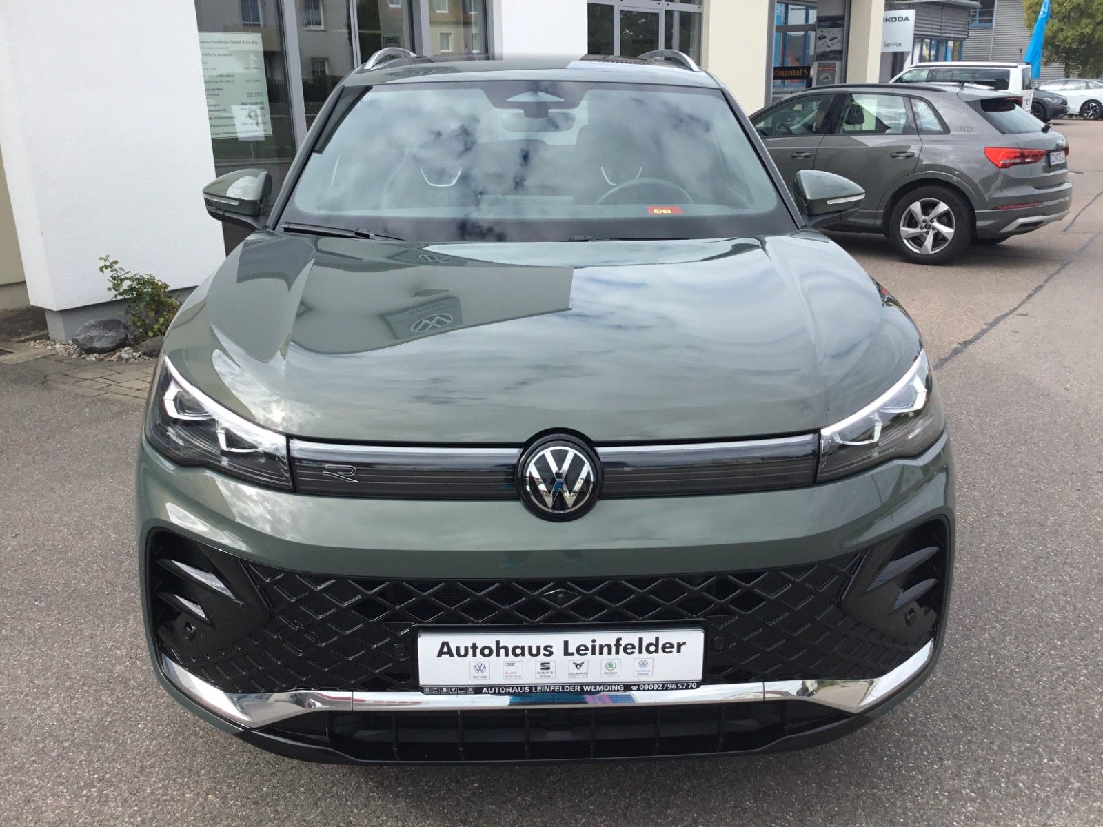 Fahrzeugabbildung Volkswagen Tiguan 2.0 TDI DSG 4M R-Line+AHK+20"+Matrix+Pano