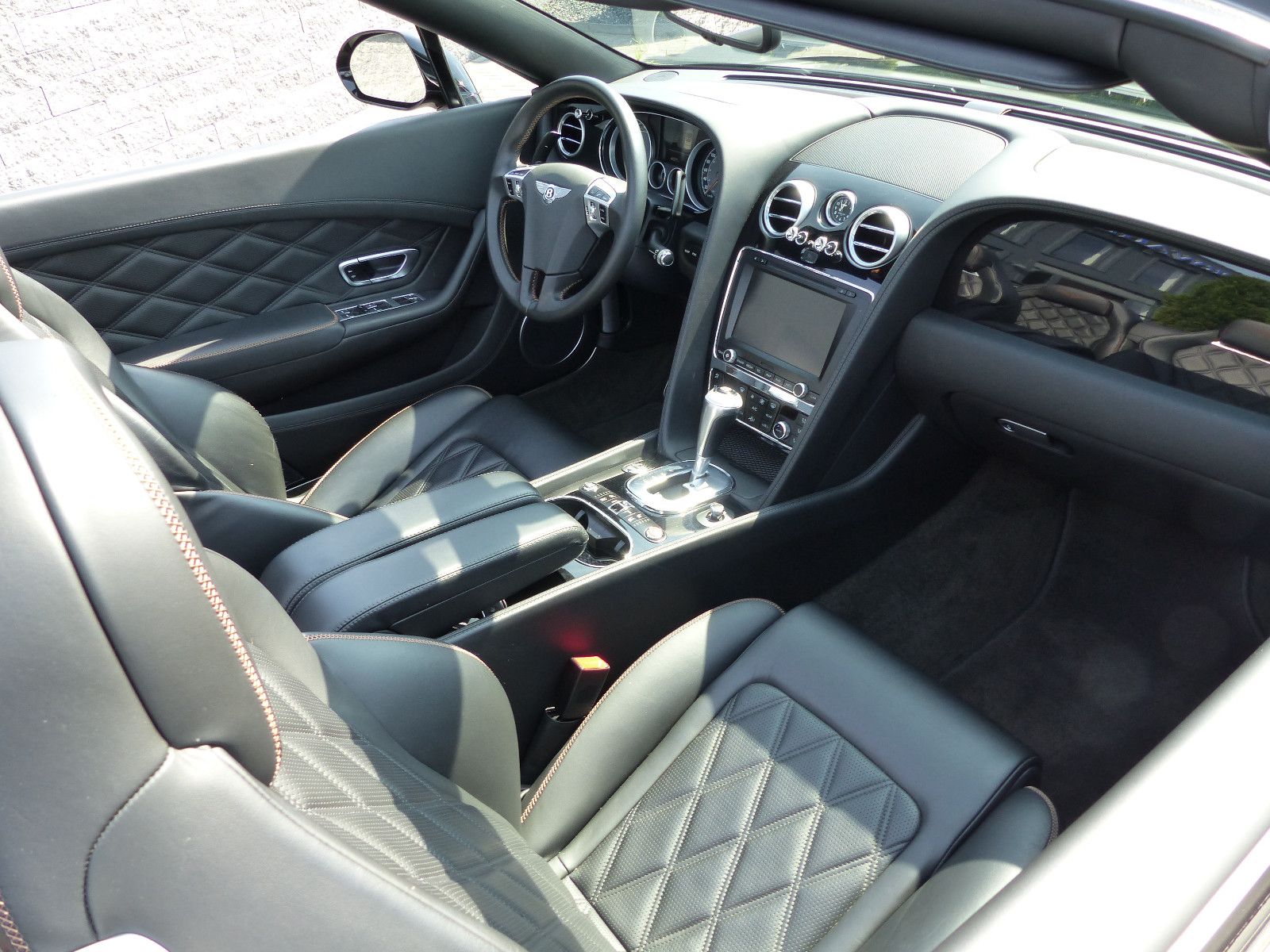 Fahrzeugabbildung Bentley Continental GTC W 12 SPEED MULLINER