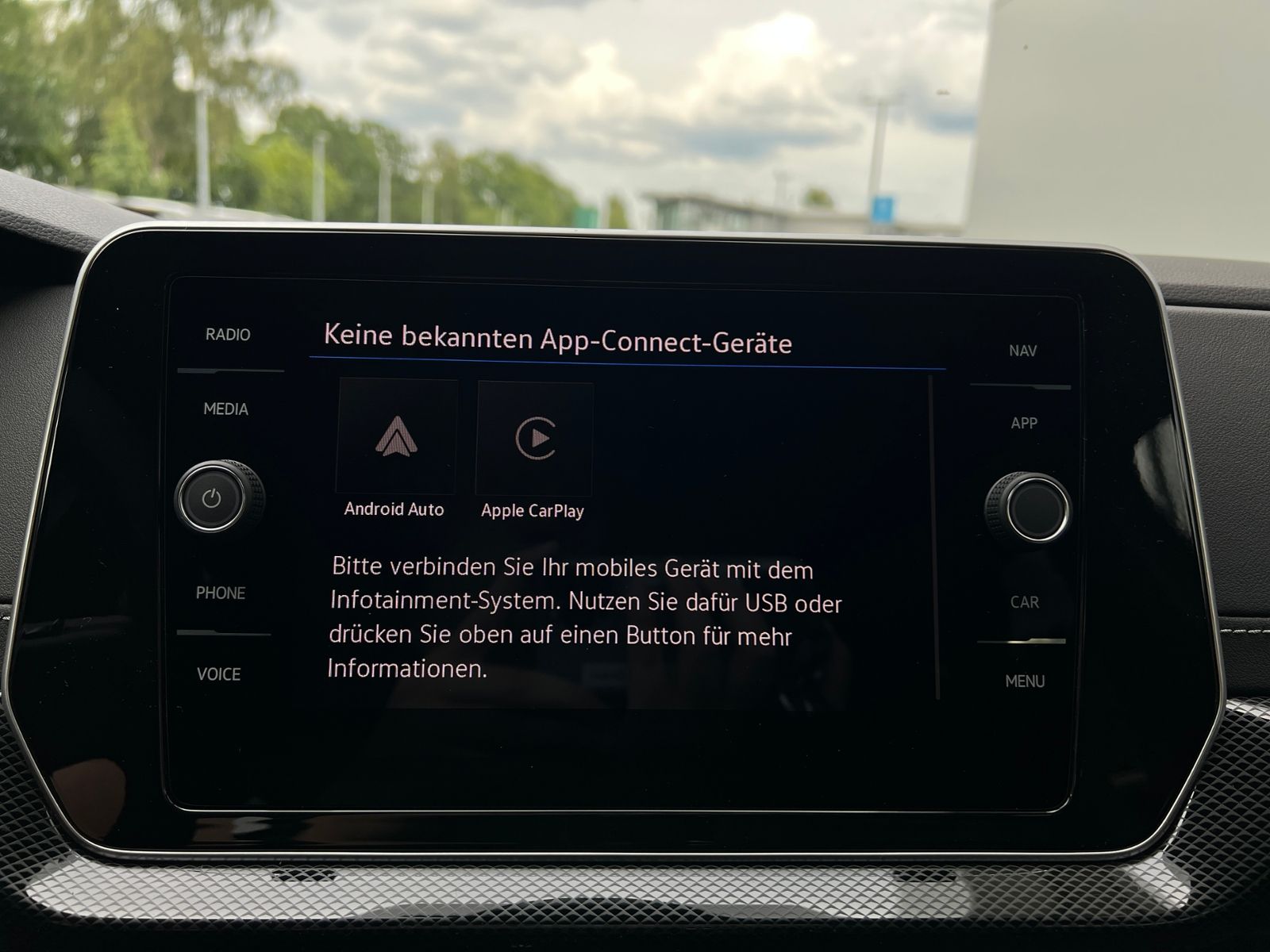 Fahrzeugabbildung Volkswagen T-Cross R-Line 1.5 TSI DSG *AHK, IQ.LIGHT, ACC,