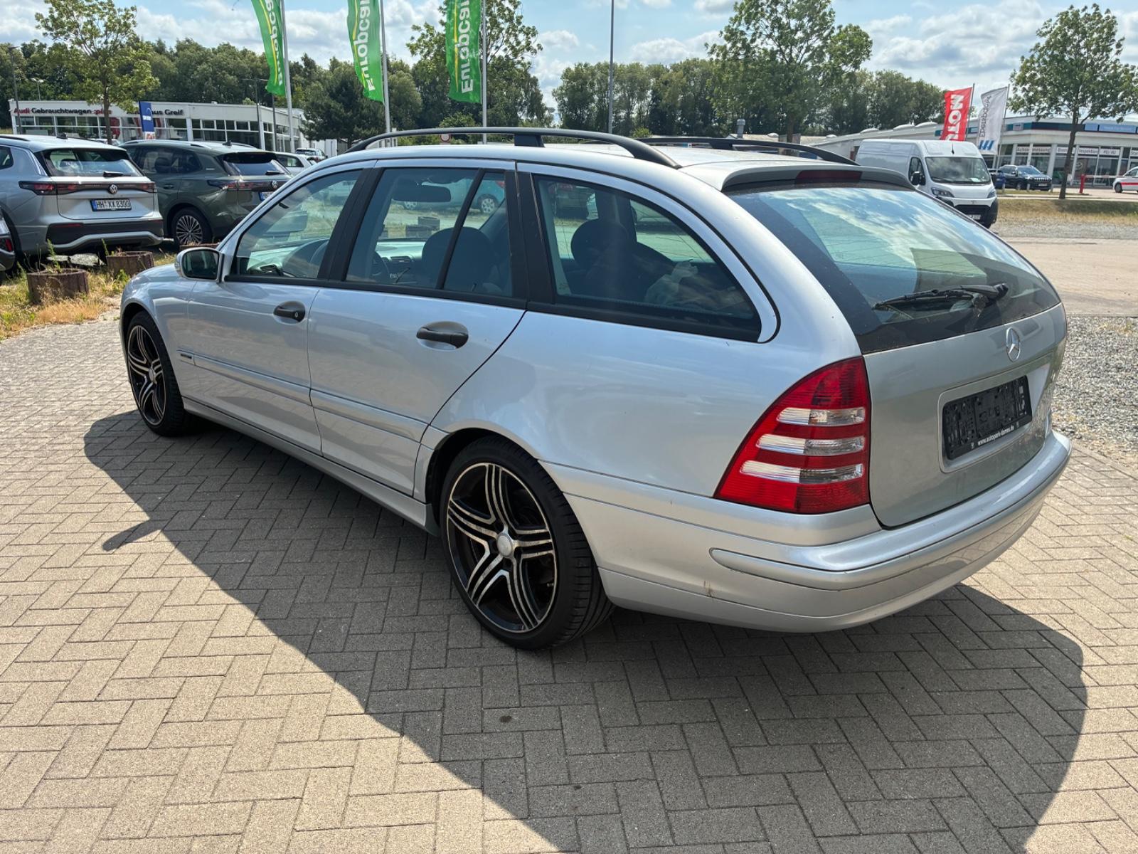 Mercedes-Benz C180 2005 — rear view