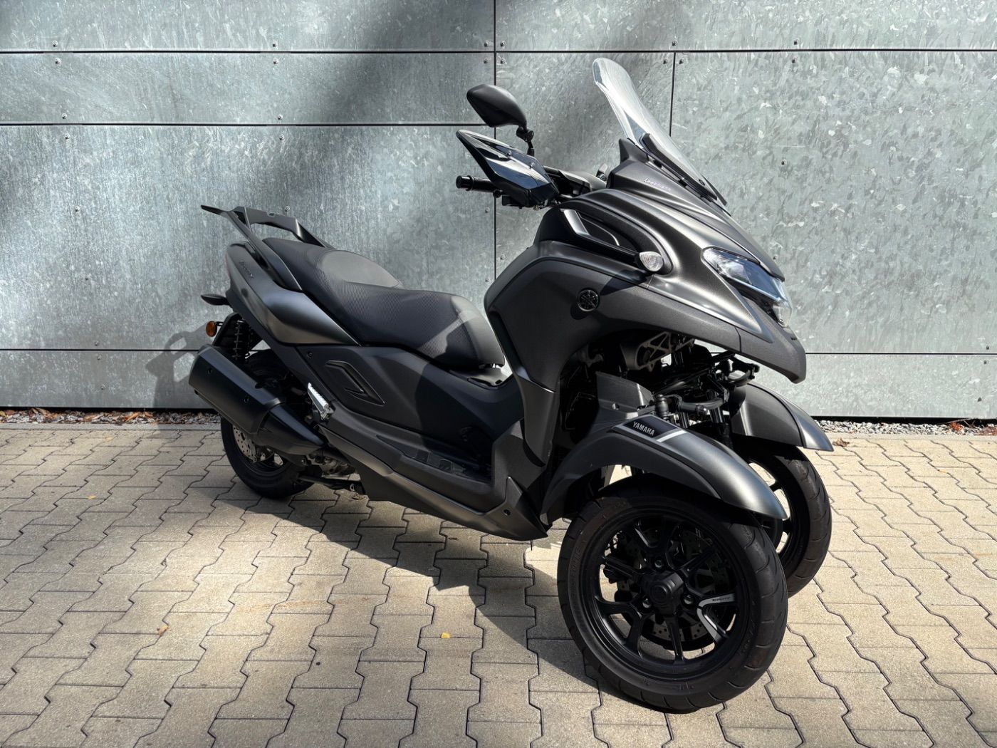 Fahrzeugabbildung Yamaha Tricity 300 Handschutz Gepäckbrücke