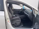 Volkswagen Golf VIII 1,5 TSI DSG NAVI/LED/Sitzheizung vo./u - Volkswagen Golf: Tsi