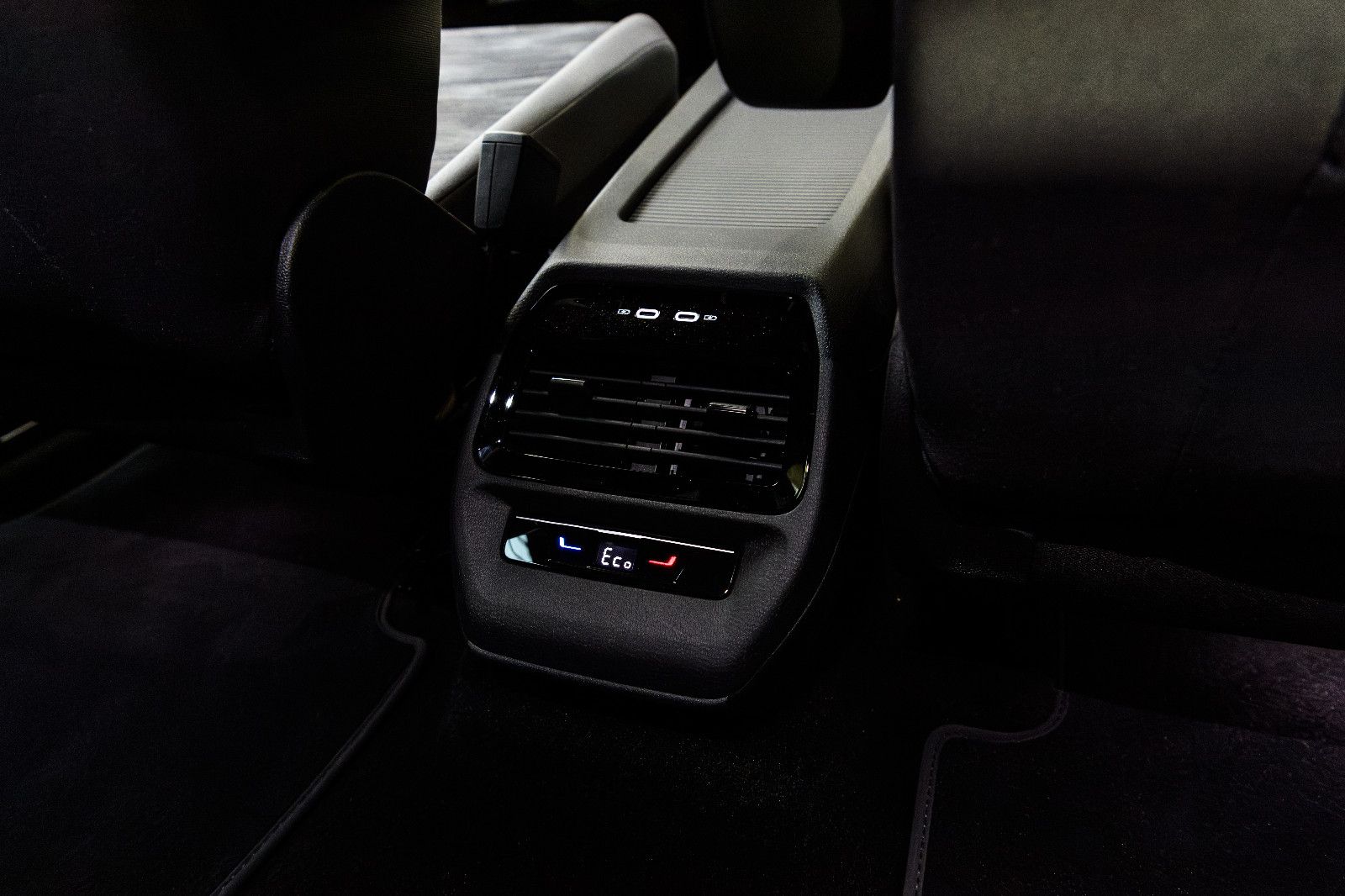 Fahrzeugabbildung Volkswagen ID.4 Pro IQ-LED+NAVI+ACC+WÄRMEPUMPE+SHZ