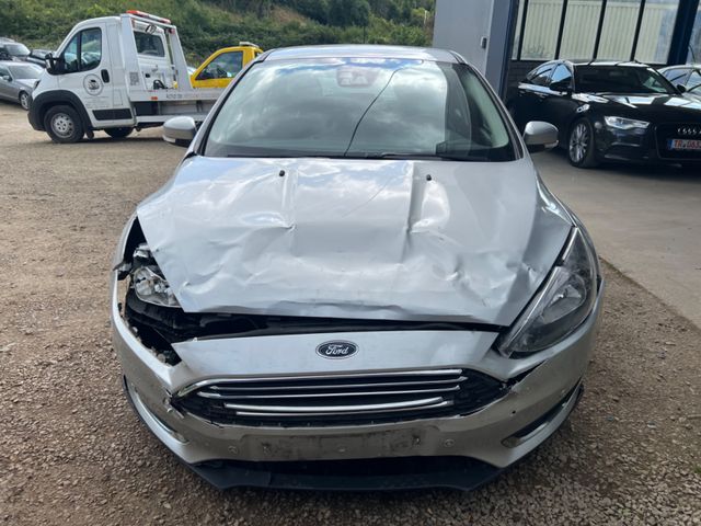 Ford Focus Lim. Titanium Navi,PDC,Klima-Auto,Multi