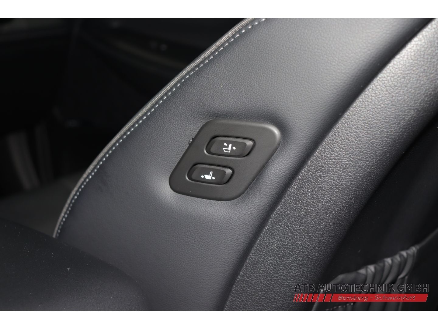 Fahrzeugabbildung Hyundai SANTA FE 1.6l Hybrid 2WD Trend Komfort + Navi-Pa