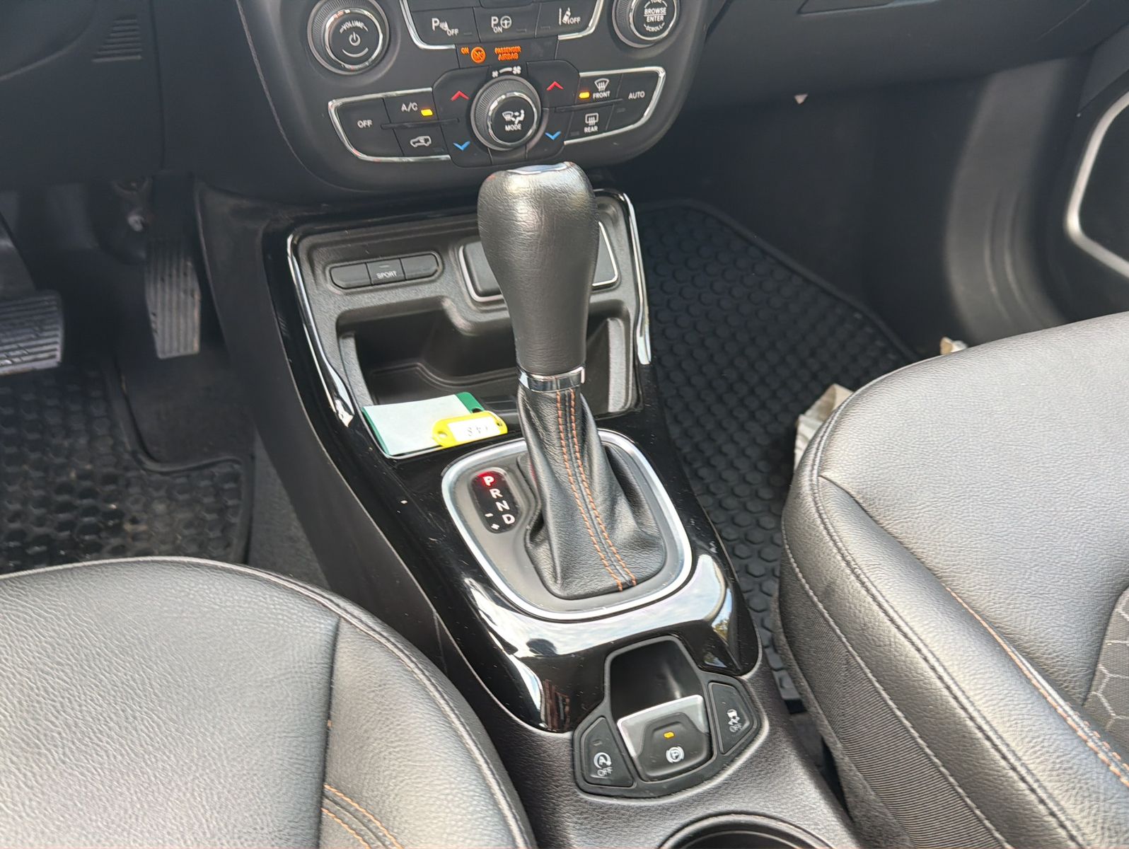 Fahrzeugabbildung Jeep Compass 1.3 T-GDI I4 LIMITED DCT 150 PS