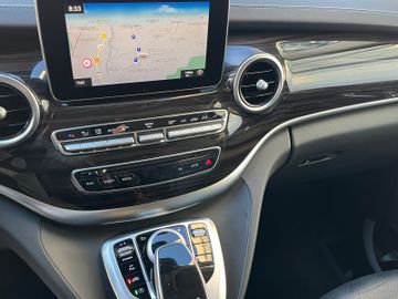 Mercedes V 220 - 6