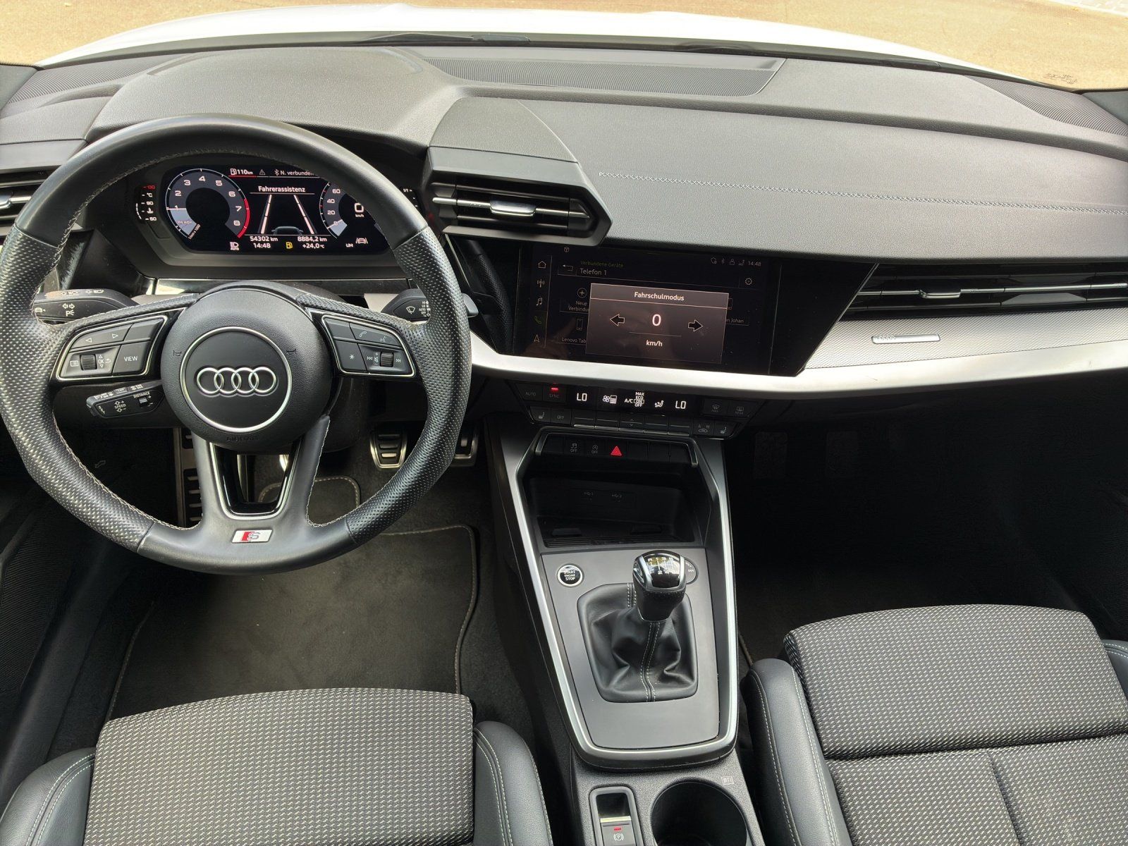 Fahrzeugabbildung Audi A3 Lim. 35 TFSI FAHRSCHUFAHRZEUG, Doppelpedaleri
