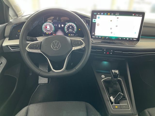 Fahrzeugabbildung Volkswagen Golf 1.5 TSI LIFE NAVI STANDHZG GJR