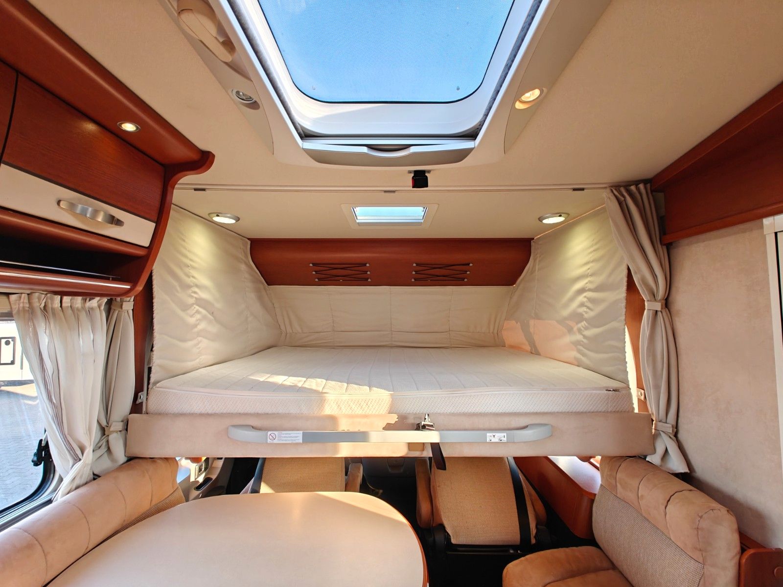 Fahrzeugabbildung HYMER / ERIBA / HYMERCAR B - KLASSE 594 - AUS ERSTBESITZ