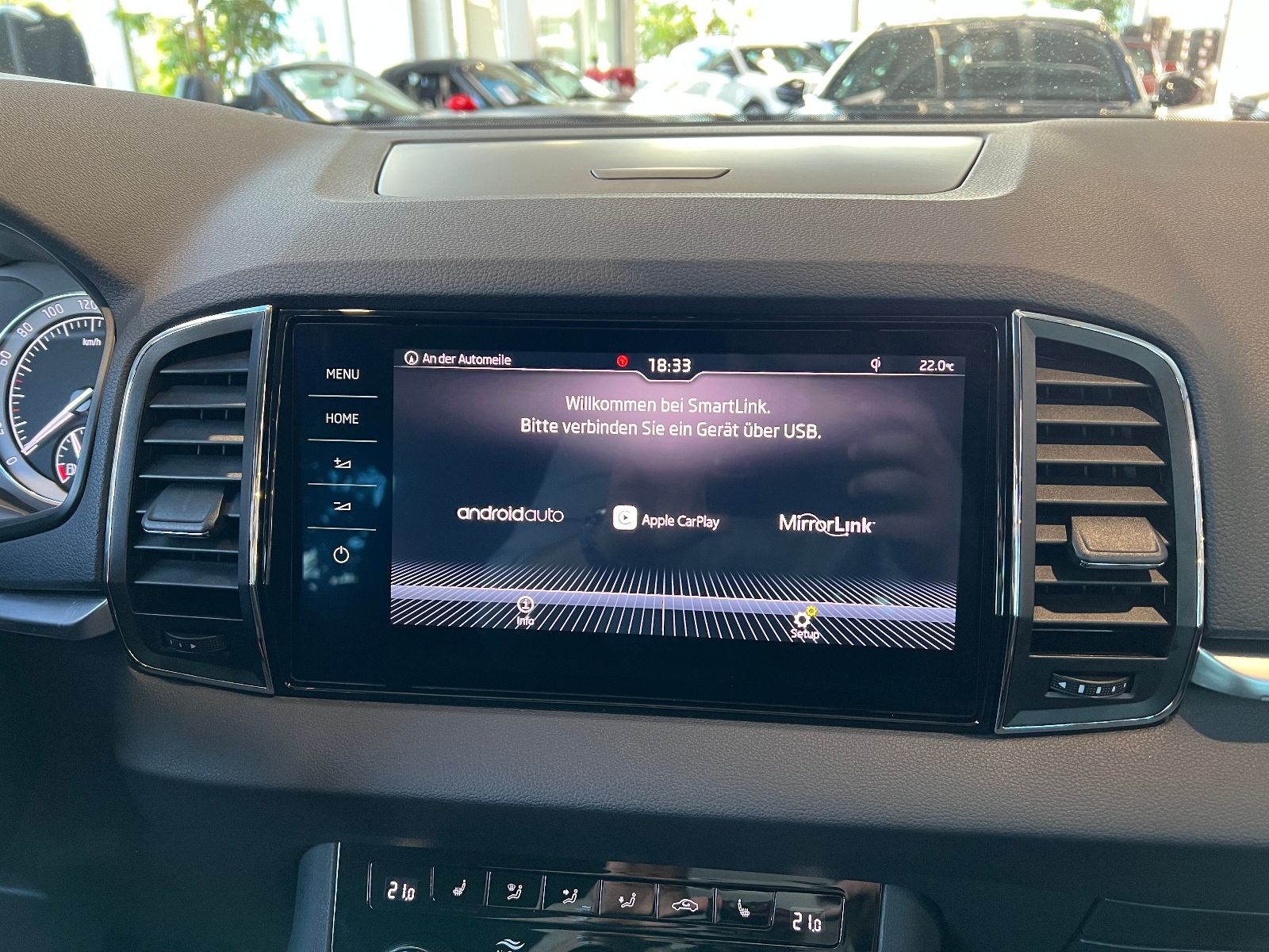 Fahrzeugabbildung SKODA Karoq Style ACC NAV CARPLAY AMBIENTE PDC 19"