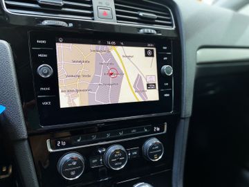 Fahrzeugabbildung Volkswagen Golf R-Line IQ DSG #Kamera#Pano#ACC#Navi